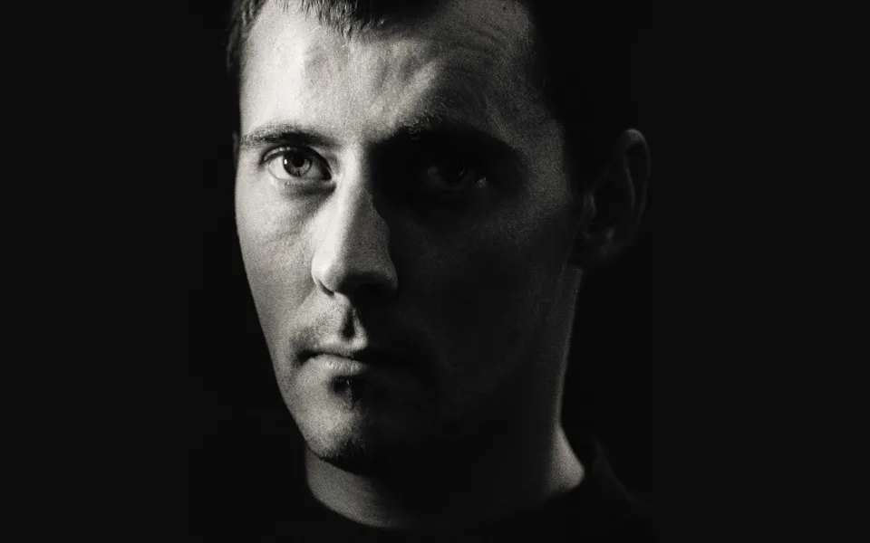 zwart wit portret van kunstenaar david robilliard gemaakt door fotograaf paul evans