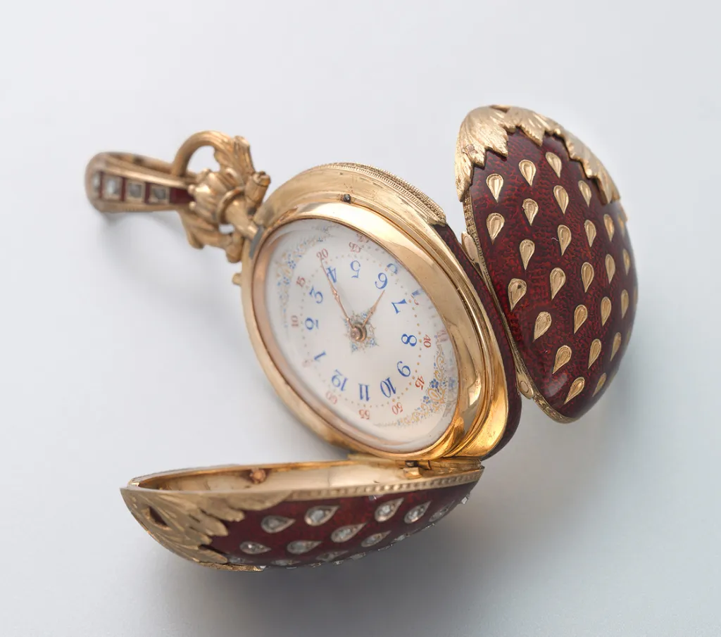 3. Fantasiehorloge met cilindergang in de vorm van een aardbei, 1850, Amsterdam Museum, foto Monique Vermeulen