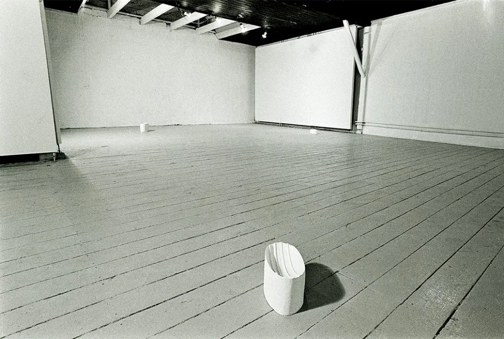 Magnús Pálsson, The seconds until the Sikorsky helicopter touches down (1976) in Gallerí SÚM, Reykjavik, 1976, foto: M. Pálsson