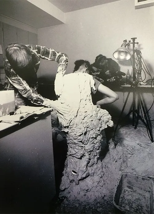 Pálsson maakt een afgietsel van een punkoptreden voor The Anti-Society League Concert, 1982, Norrköpings Konstmuseum, foto: Carina Hedén
