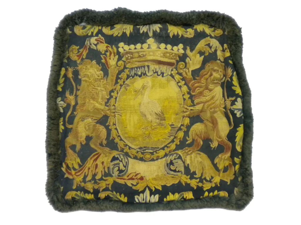 RKD Research Kussen met het wapen van Den Haag tussen twee leeuwen, ca. 1689-1705