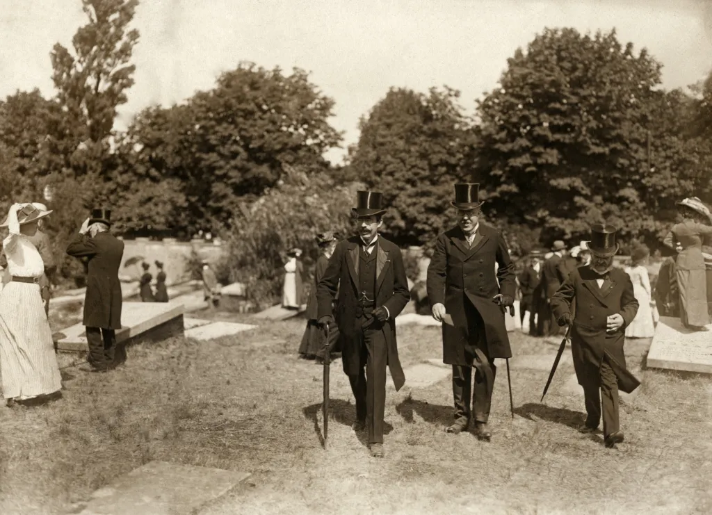 afb 1 SFA022001700 spaarnestadphoto karnebeek talma en ter meulen 1911 begrafenis jozef israels B.jpg