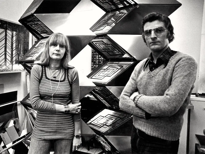 Portret van kunstenaarsduo Frans en Marja de Boer in hun atelier in 1975