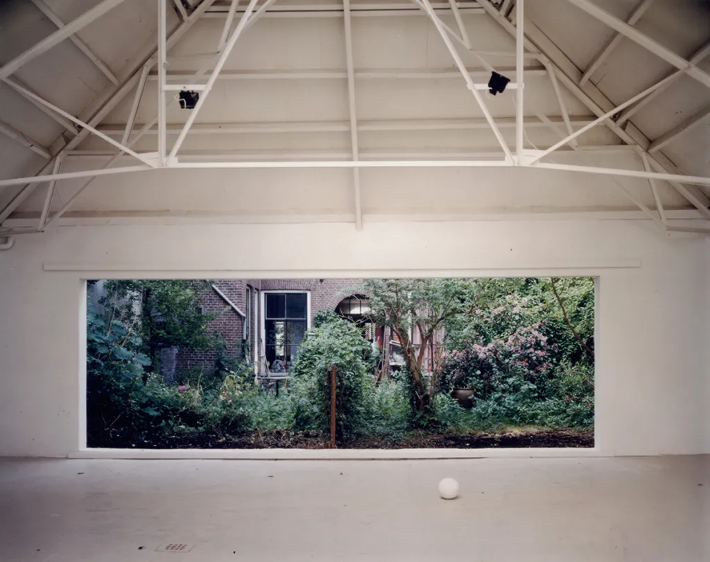 Foto van het kunstwerk The World Is My Oyster van Job Koelewijn in Galerie Fons Welters