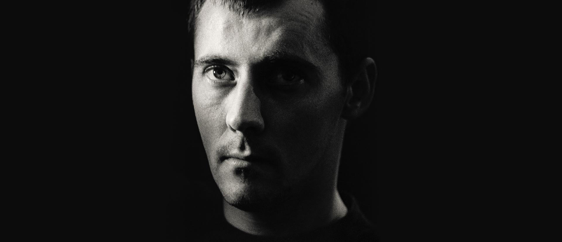 zwart wit portret van kunstenaar david robilliard gemaakt door fotograaf paul evans